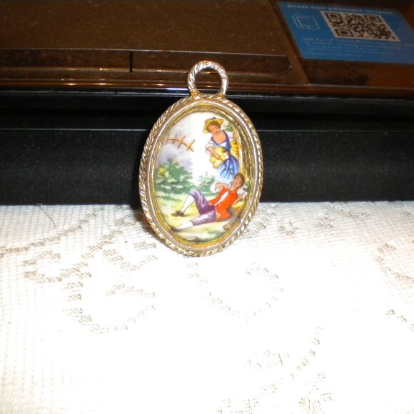 LIMOGES France Porcelain Oval PENDANT Goldtone Metal Hand Painted Vintage 2" - Picture 3 of 3